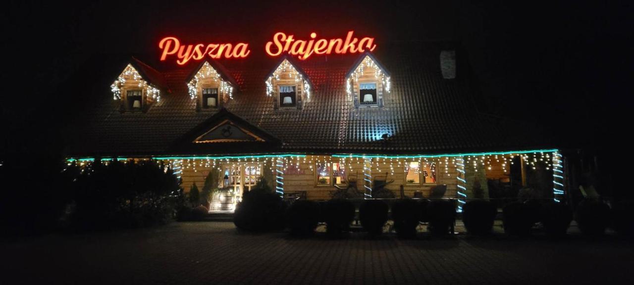 فندق Pyszna Stajenka Bakow  المظهر الخارجي الصورة